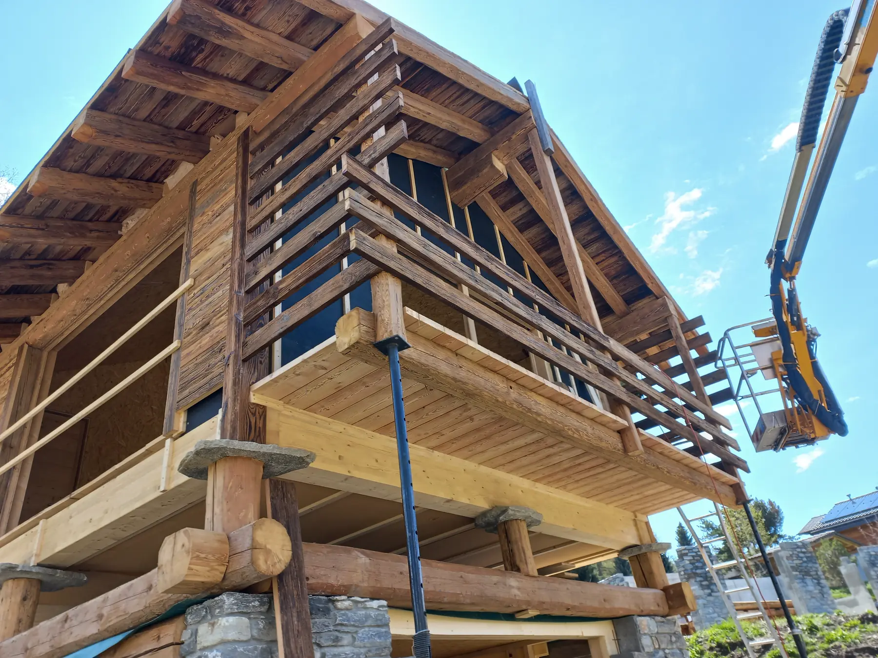 Chalet en bois massif en cours de reprise et de rénovation
